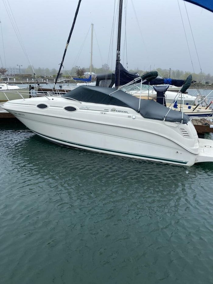 2000 Sea Ray 240 Sundancer Photo 3 of 39