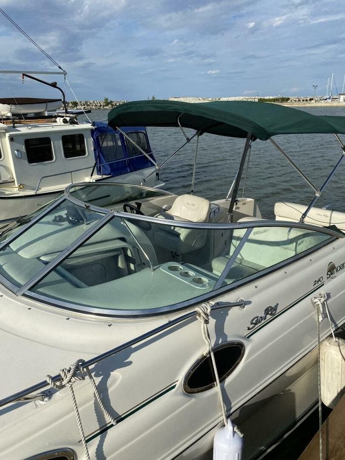 2000 Sea Ray 240 Sundancer Photo 4 of 39