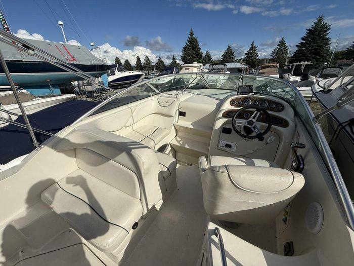 2000 Sea Ray 240 Sundancer Photo 20 of 39