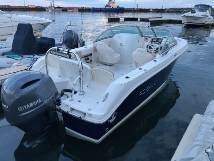 2017 Robalo R207 Photo 8 of 37