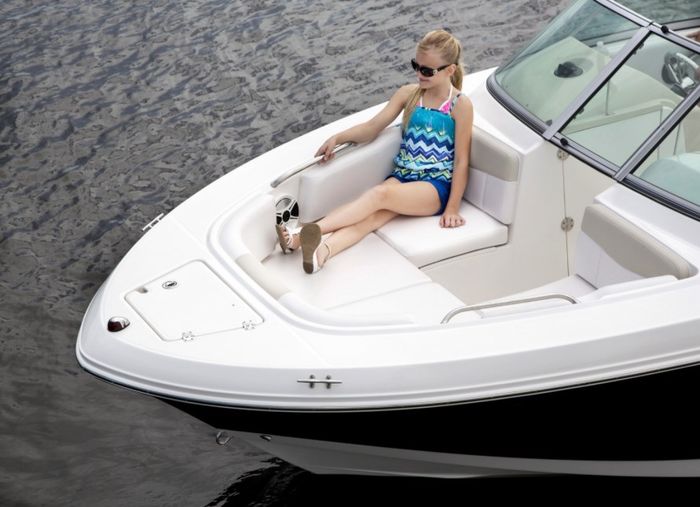 2017 Robalo R207 Photo 15 of 37