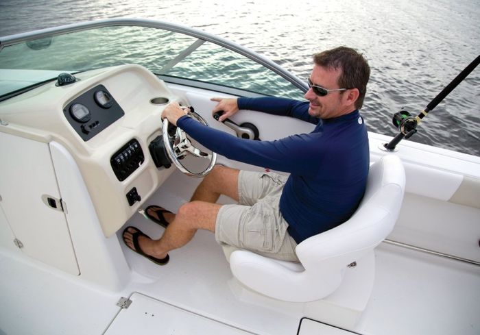 2017 Robalo R207 Photo 22 of 37
