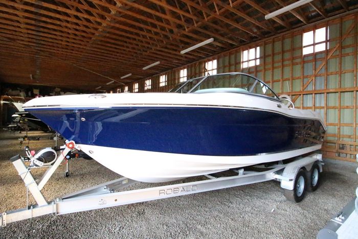 2017 Robalo R207 Photo 29 of 37
