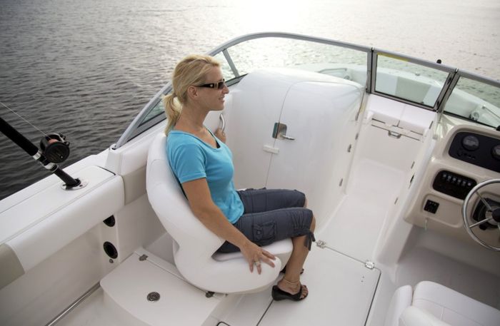 2017 Robalo R207 Photo 16 of 37