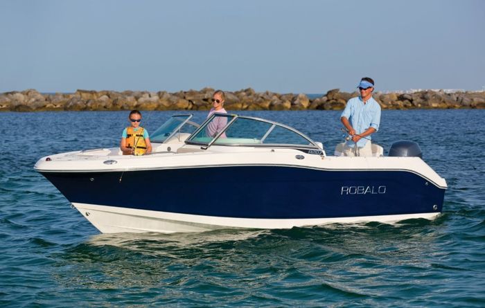 2017 Robalo R207 Photo 31 of 37