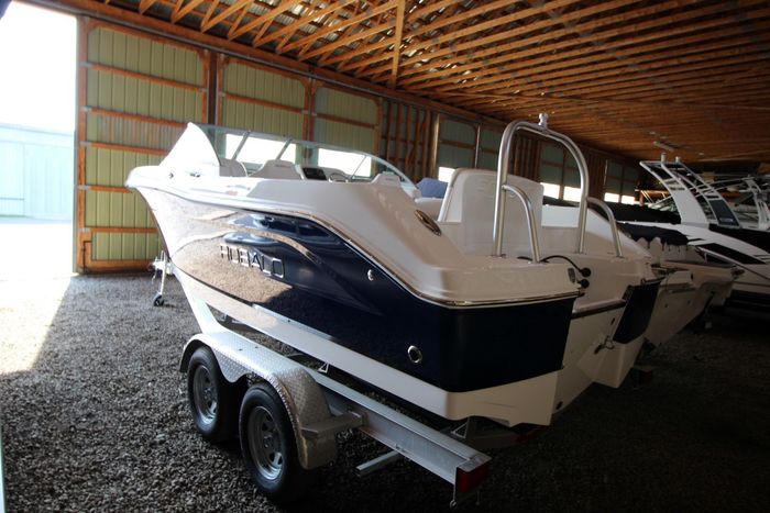 2017 Robalo R207 Photo 27 of 37