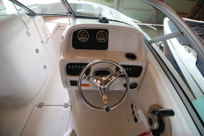 2017 Robalo R207 Photo 36 of 37