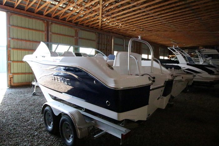2017 Robalo R207 Photo 28 of 37