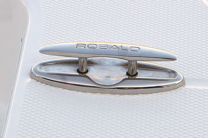 2017 Robalo R207 Photo 14 of 37