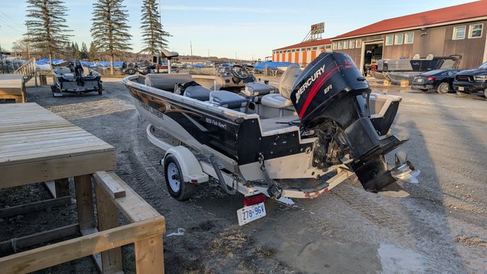 2002 Crestliner 1850 Fish Hawk 150 Merc Photo 6 of 23