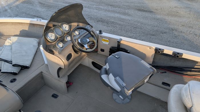 2002 Crestliner 1850 Fish Hawk 150 Merc Photo 14 of 23