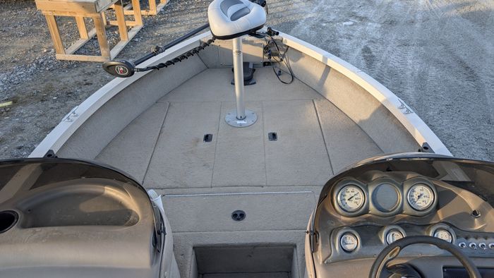 2002 Crestliner 1850 Fish Hawk 150 Merc Photo 18 of 23