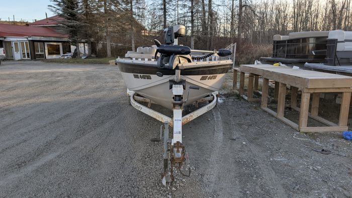 2002 Crestliner 1850 Fish Hawk 150 Merc Photo 3 of 23