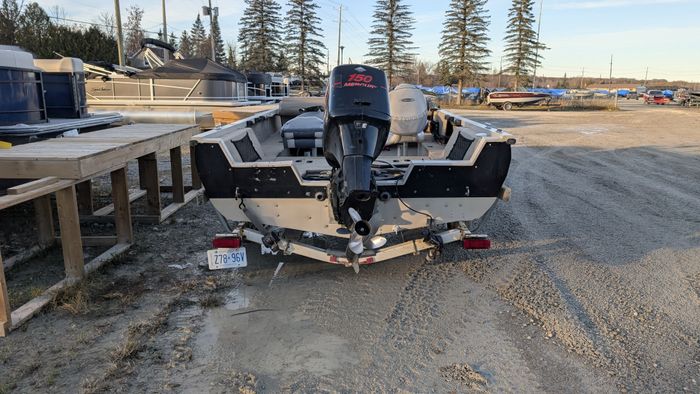2002 Crestliner 1850 Fish Hawk 150 Merc Photo 7 of 23