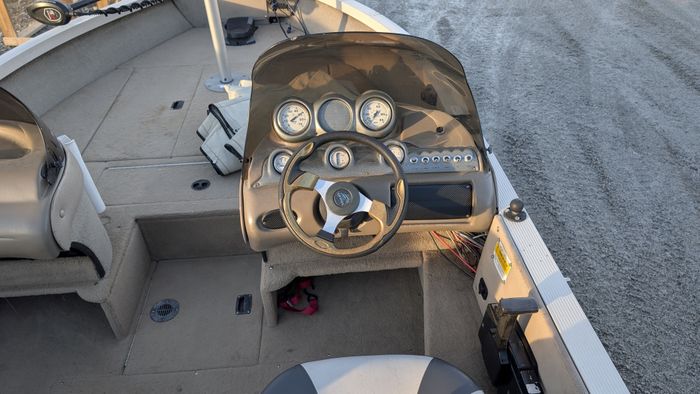 2002 Crestliner 1850 Fish Hawk 150 Merc Photo 16 of 23