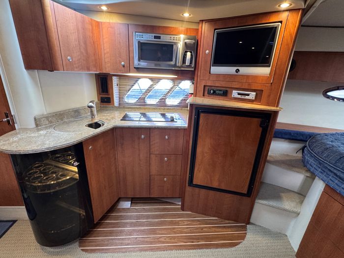 2008 Cruisers Yachts 360 Express Photo 5 of 22