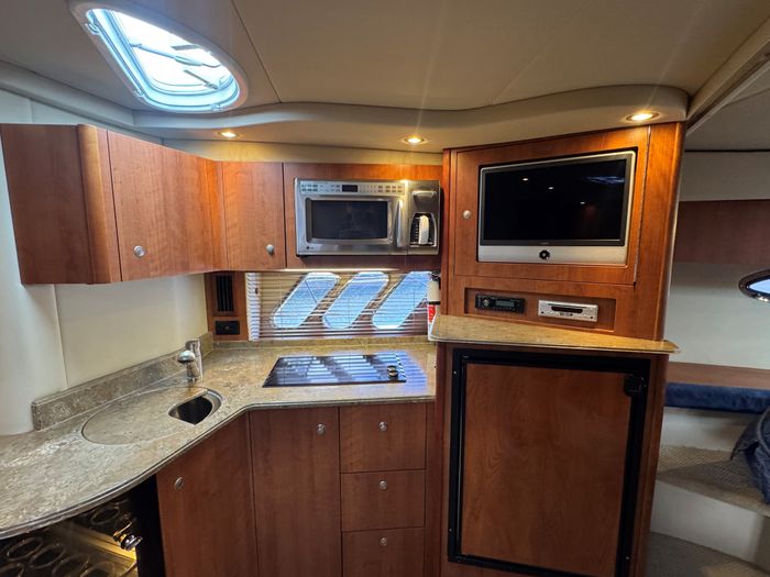 2008 Cruisers Yachts 360 Express Photo 6 of 22