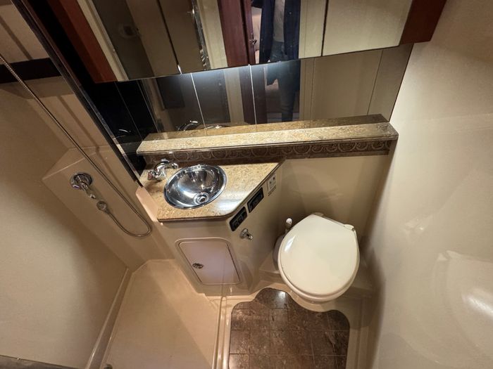 2008 Cruisers Yachts 360 Express Photo 9 of 22