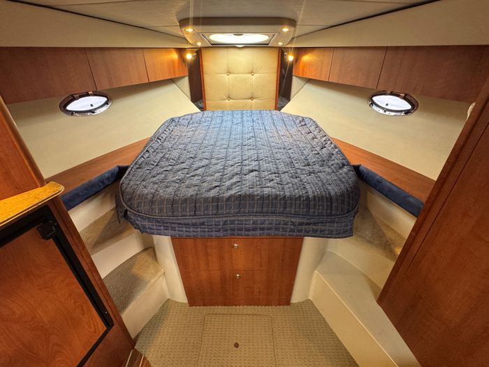 2008 Cruisers Yachts 360 Express Photo 10 of 22