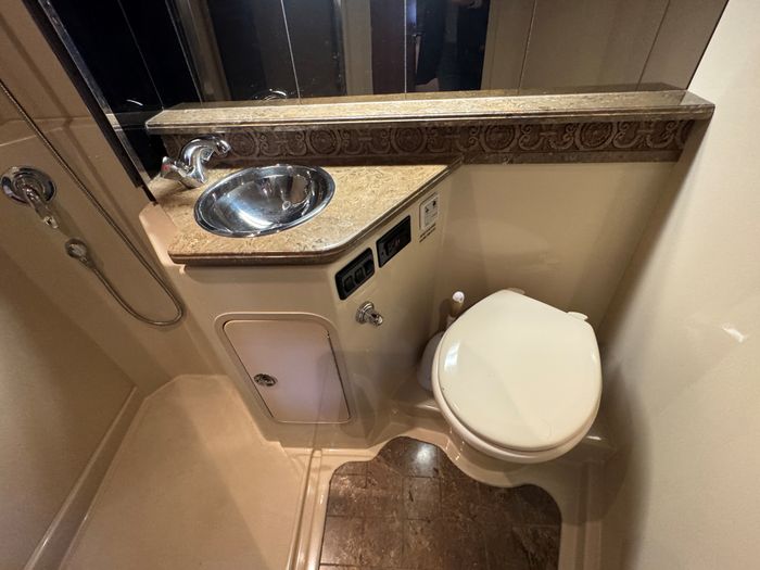 2008 Cruisers Yachts 360 Express Photo 11 of 22