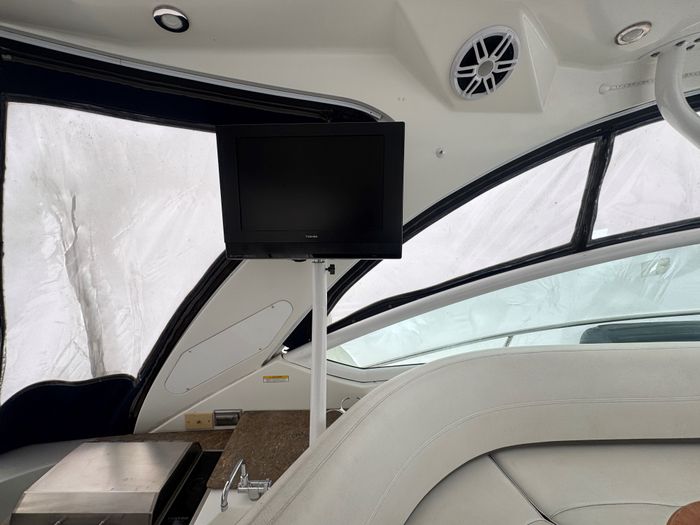 2008 Cruisers Yachts 360 Express Photo 15 of 22