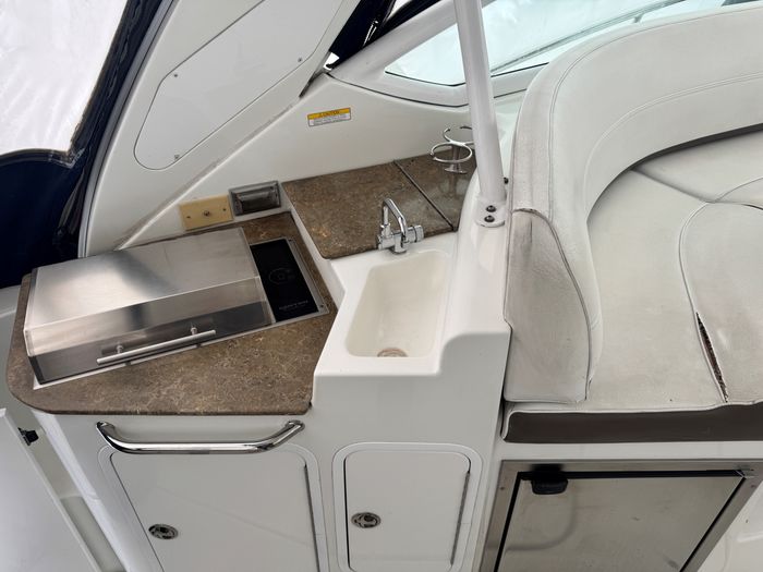 2008 Cruisers Yachts 360 Express Photo 16 of 22