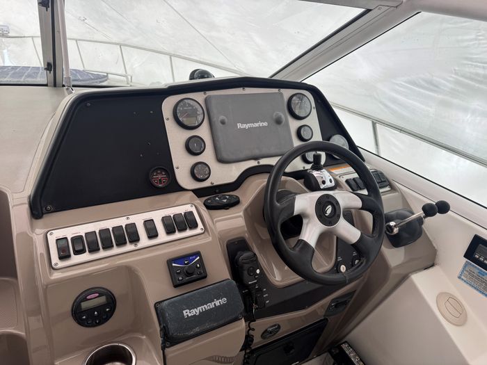 2008 Cruisers Yachts 360 Express Photo 18 of 22