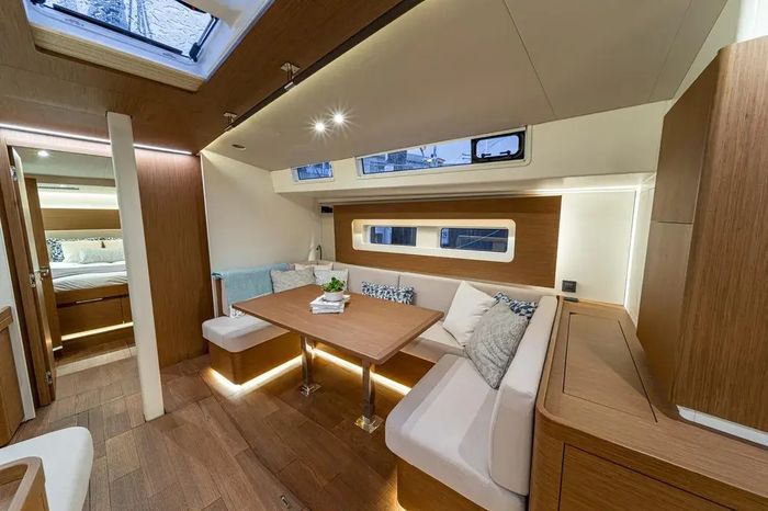 2025 Beneteau Oceanis 54 Photo 8 of 14