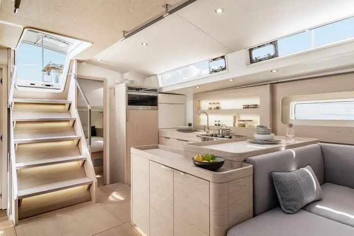 2025 Beneteau Oceanis 54 Photo 9 of 14