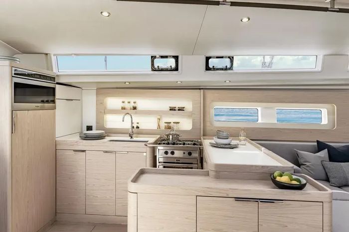 2025 Beneteau Oceanis 54 Photo 10 of 14