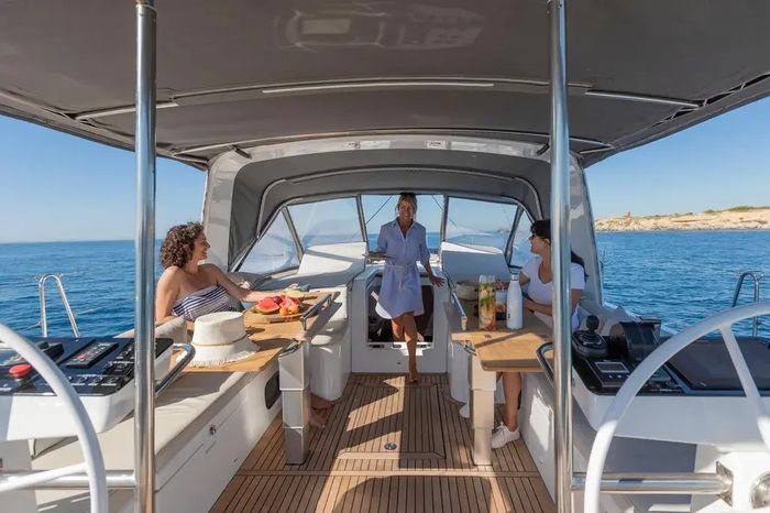 2025 Beneteau Oceanis 54 Photo 6 of 14