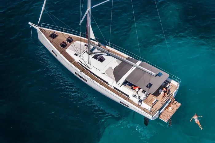 2025 Beneteau Oceanis 54 Photo 1 of 14