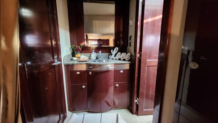 2007 Sea Ray 480 Sundancer MC Photo 31 of 41