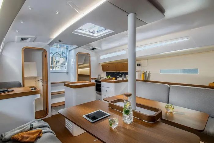 2025 Beneteau First 36 Photo 9 of 9