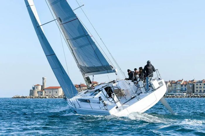 2025 Beneteau First 36 Photo 2 of 9