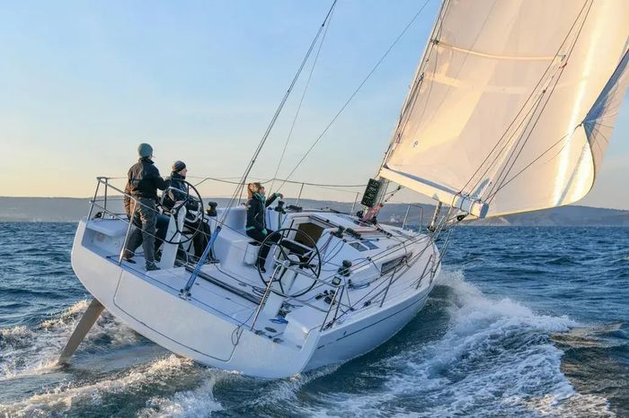 2025 Beneteau First 36 Photo 5 of 9