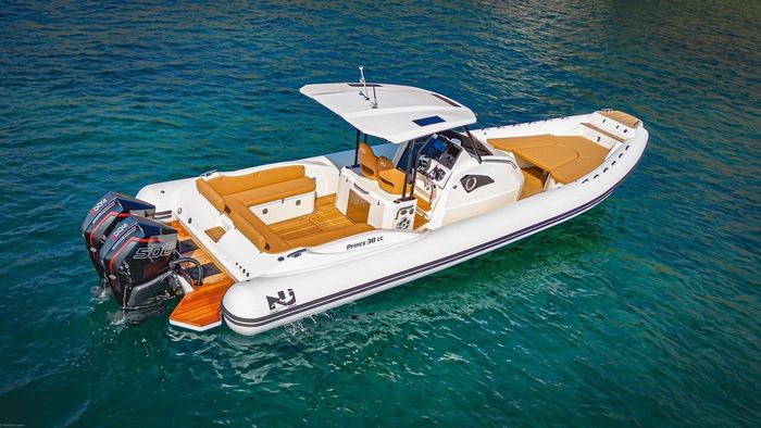 2024 Nuova Jolly Prince 38 CC (Twin Mercury 500R) Photo 5 of 5