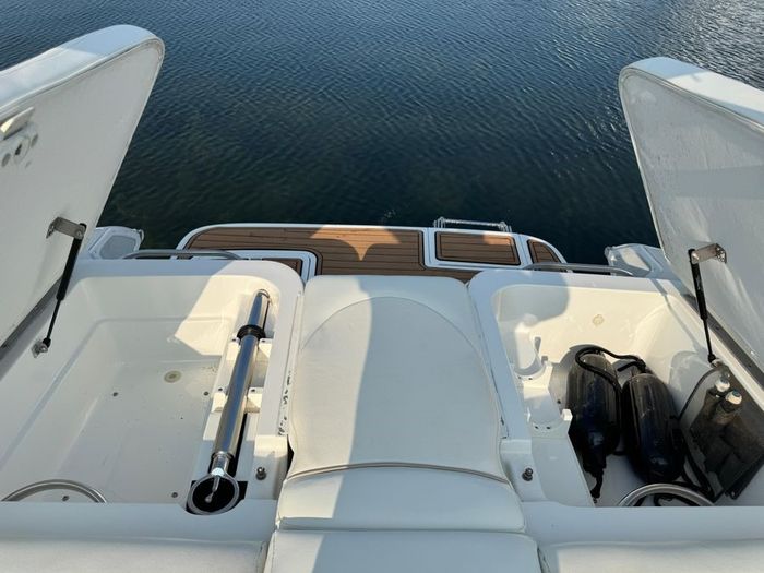 2002 Cobalt 263 Photo 8 of 17