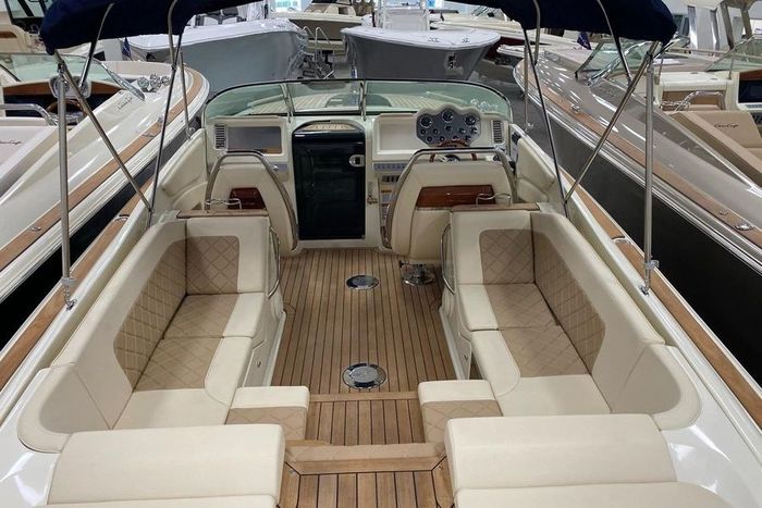 2019 Chris-Craft Corsair 30 Photo 13 of 14