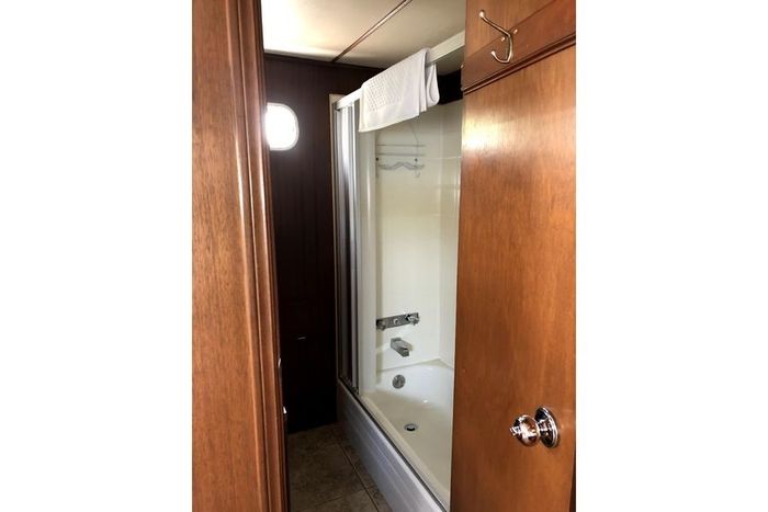 1981 Holiday Mansion 450 Coastal Commander Photo 10 of 18