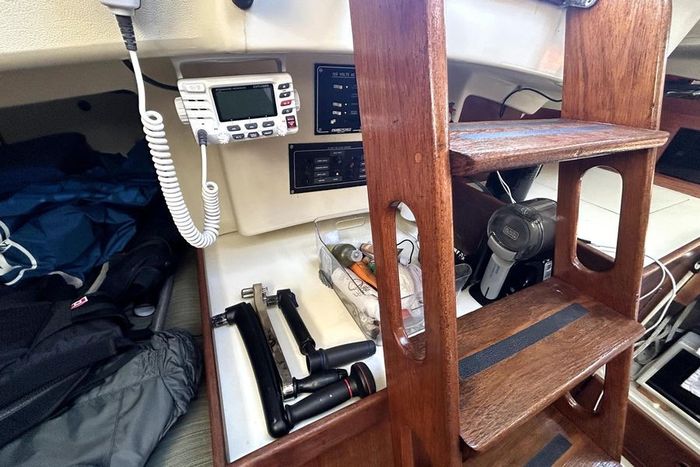 1983 Pearson 34 Photo 14 of 16