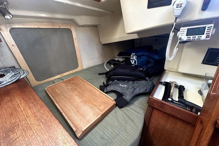 1983 Pearson 34 Photo 12 of 16