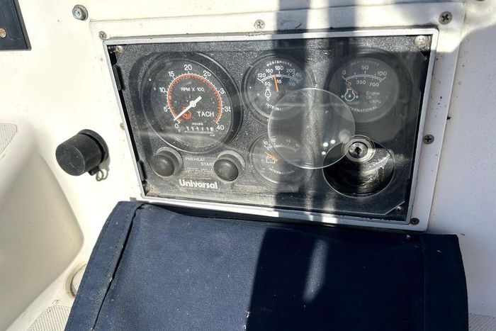 1983 Pearson 34 Photo 11 of 16