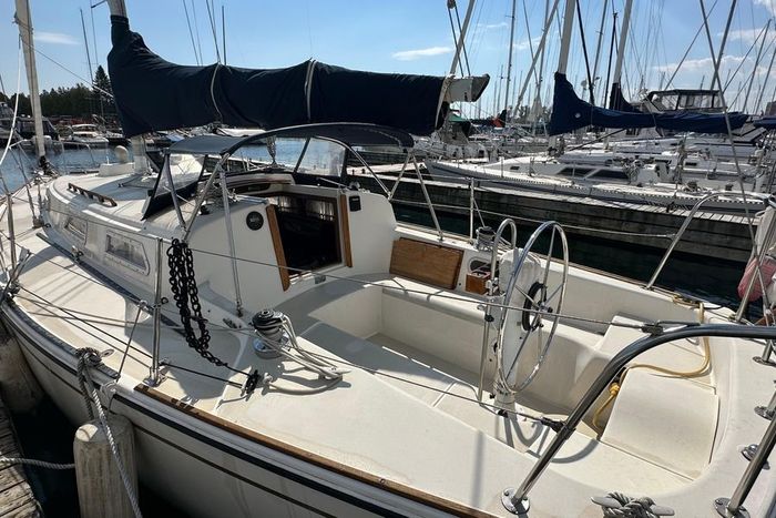 1983 Pearson 34 Photo 6 of 16