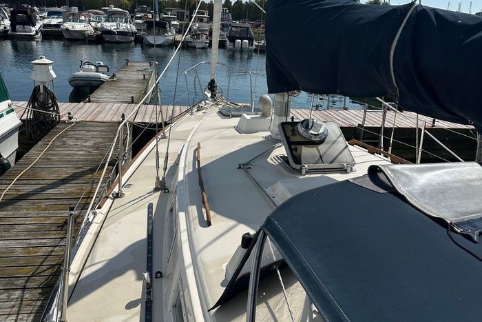 1983 Pearson 34 Photo 4 of 16