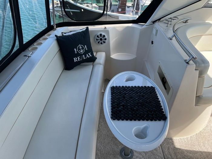 2006 Rinker Express Cruiser 360 Photo 14 of 26
