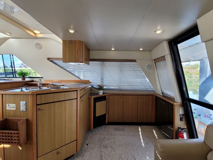 2001 Bayliner 3988 Photo 11 of 24