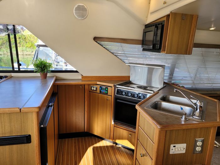 2001 Bayliner 3988 Photo 15 of 24