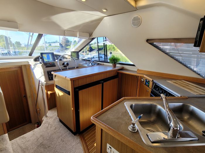 2001 Bayliner 3988 Photo 13 of 24