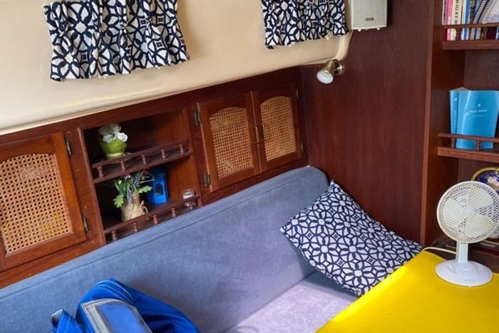 1985 Aloha Yachts 34 Photo 12 of 14